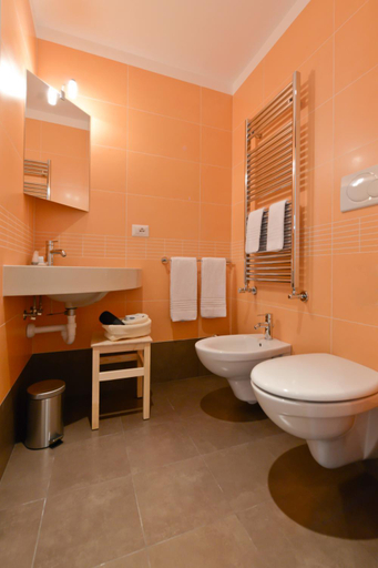 Bathroom 2, Alsecondopiano B&B, Bari