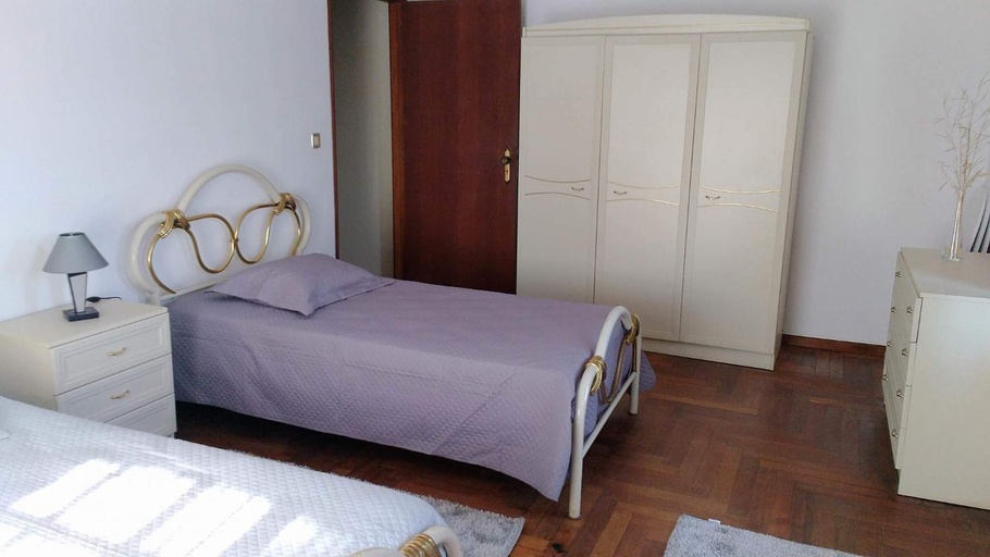 Others 4, Casa Deus, Sabrosa