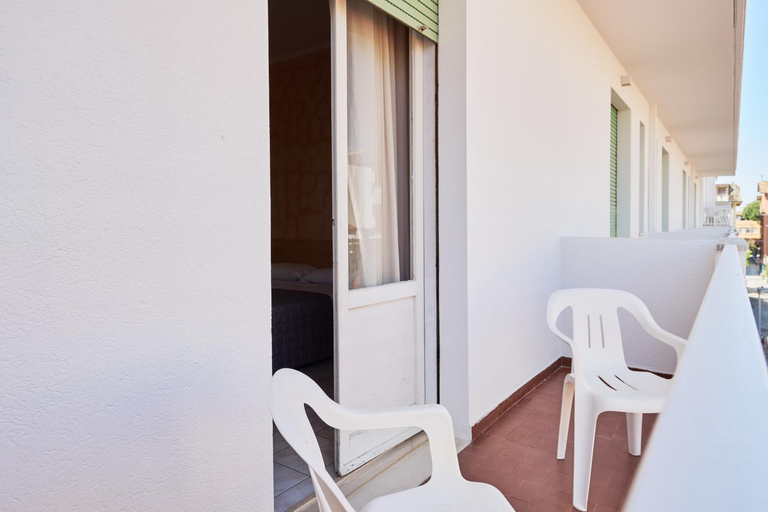 Others 5, Hotel Jolanda, Rimini
