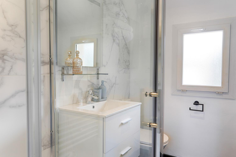 Bathroom 3, Hotel Le Branhoc - Brit Hotel Auray, Morbihan