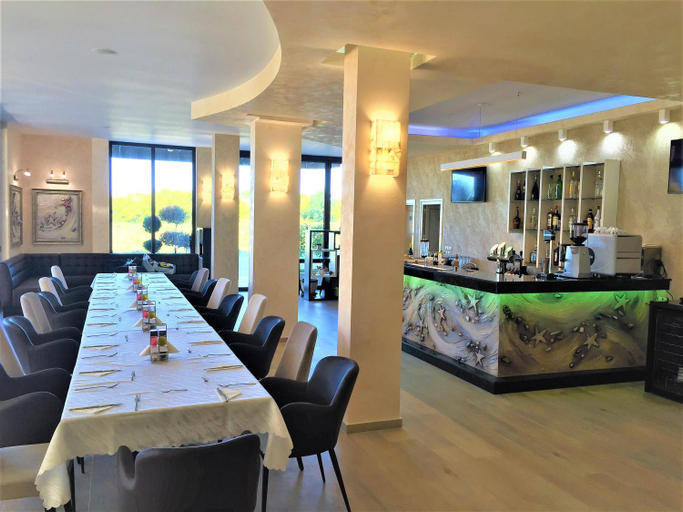 Food & Drinks 4, Stamopolu Lux, Primorsko