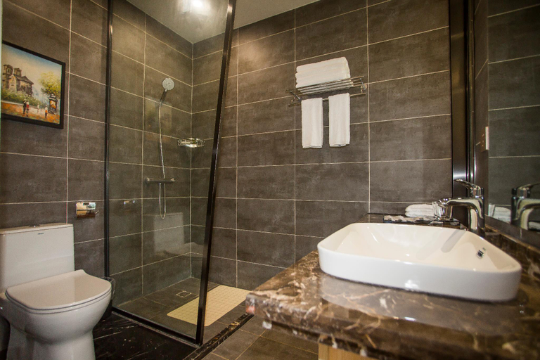 Bathroom 4, LEADING MEN Hotel, Zhangjiajie