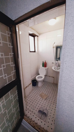 Bathroom 3, 1975 Yurim Inn, Gwanak