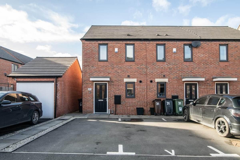 Others 4, Quiet Two Bedroom House Driveway Parking & Garden, Wolverhampton