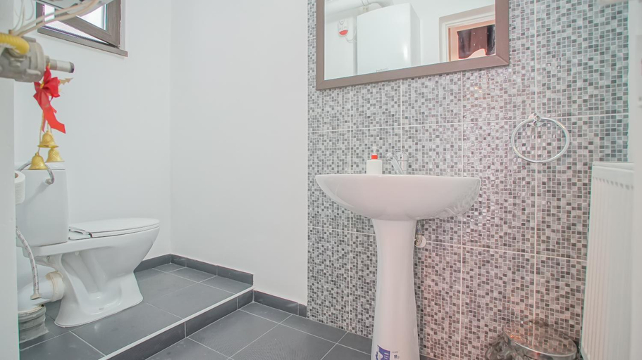 Bathroom, SECRET boutique Hostel, Brasov