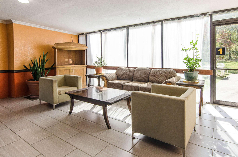Public Area 2, Econo Lodge Inn & Suites Norton - Wise South, Norton