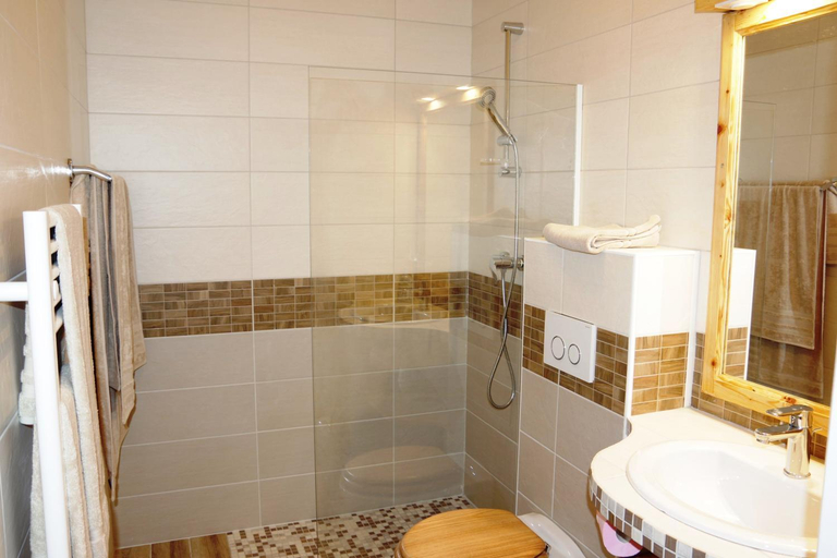 Bathroom, Redspring Chambres d'Hotes, Jura