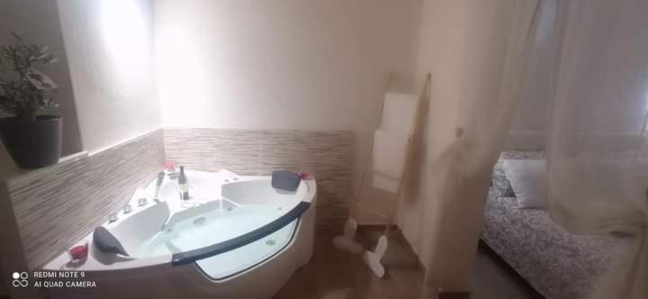 Others 5, Suite Maison Rouge, Bari