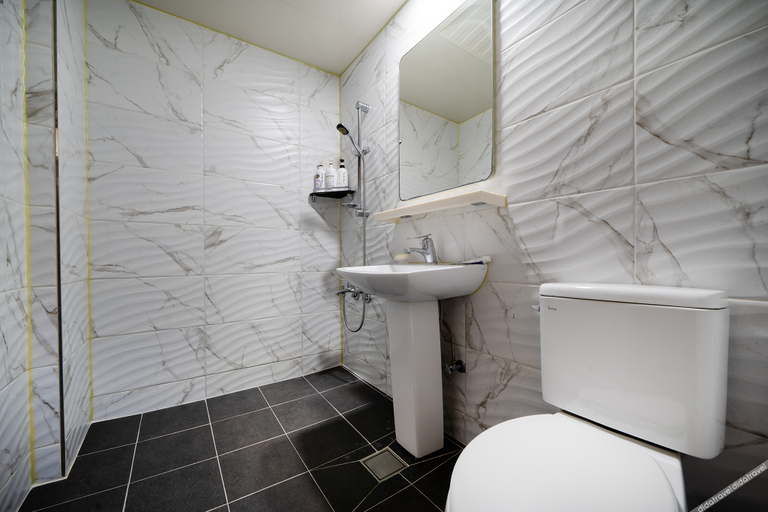 Bathroom 5, Cheongju The & Just Stay Chungbuk National University, Cheongju