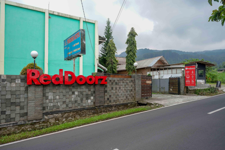 RedDoorz near Lokawisata Baturaden, Banyumas