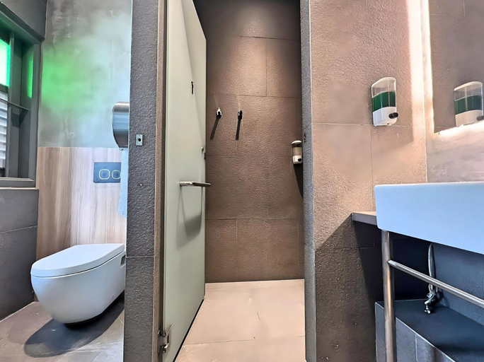 Bathroom 7