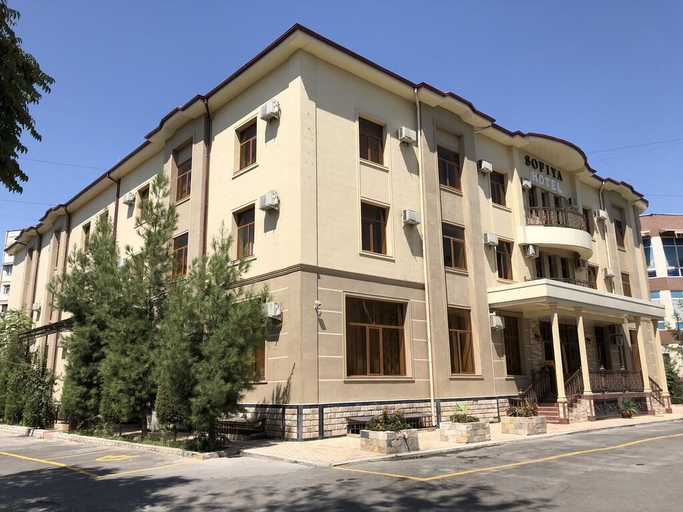 Exterior & Views