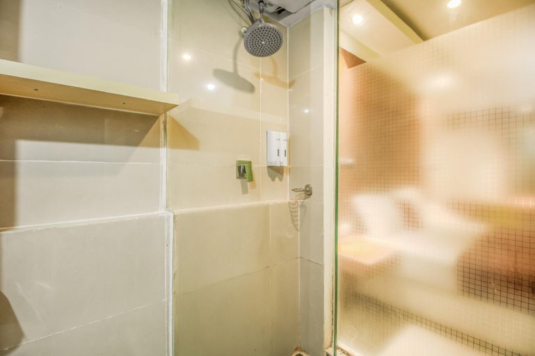 Bathroom 16