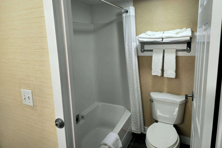 Bathroom 5, Rodeway Inn & Suites, Thompson-Nicola
