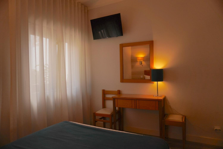 Bedroom 3, Hotel Restaurante Dom Lourenco, Lourinhã