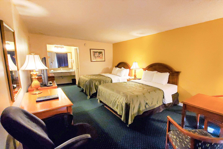 Bedroom 3, Quality Inn near Manatee Springs State Park, Levy