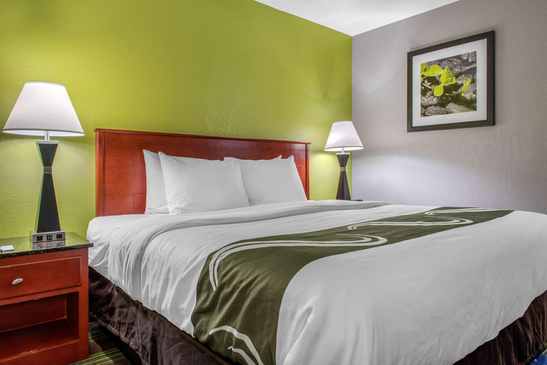 Bedroom 4, Quality Inn & Suites Bedford, Lawrence