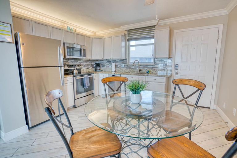 Others 2, Penthouse On The Bay 4002, Lee