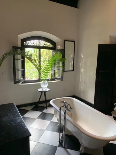Bathroom 3, Galle Henna Estate, Habaraduwa