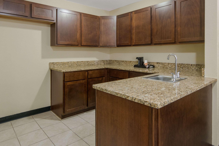 Bedroom 3, Quality Inn & Suites Roanoke - Fort Worth North, Denton