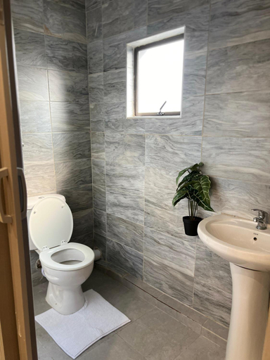Bathroom 3, Montrose BnB, Ugu