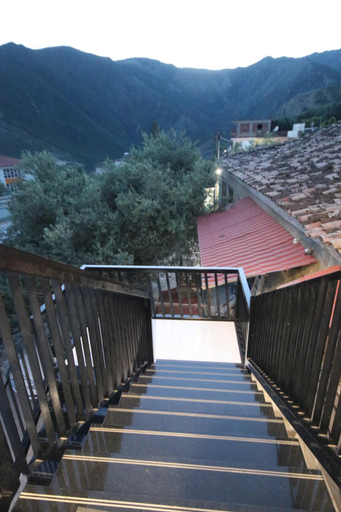 Others 5, Metaj House, Sarandës