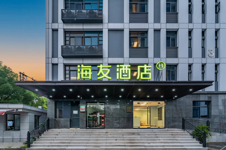 Exterior & Views