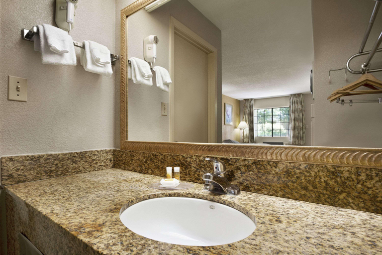 Bathroom 4, Days Inn by Wyndham Southaven MS, Desoto