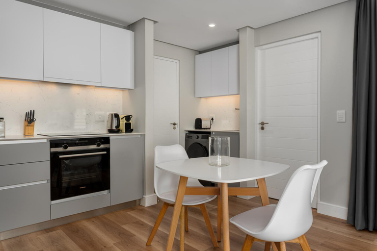 Room 4, Central Minimalist 1bed by the Ocean The Bantry, City of Cape Town