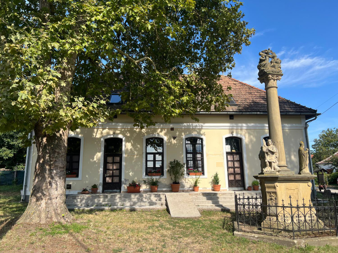 Others 2, Bor es Kenyer, Tapolca