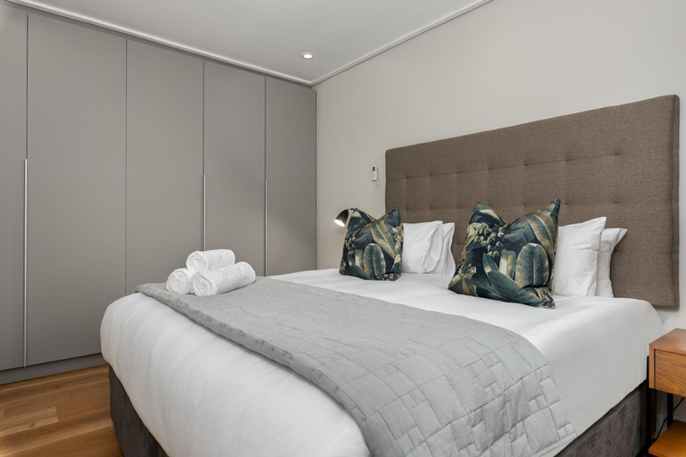 Room 5, Central Minimalist 1bed by the Ocean The Bantry, City of Cape Town