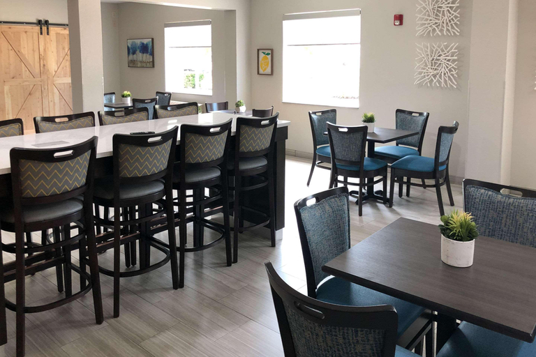 Food & Drinks 5, Quality Inn & Suites Roanoke - Fort Worth North, Denton
