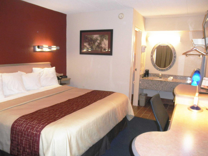 Bedroom 4, Rodeway Inn Fort Wayne near Glenbrook Square, Allen
