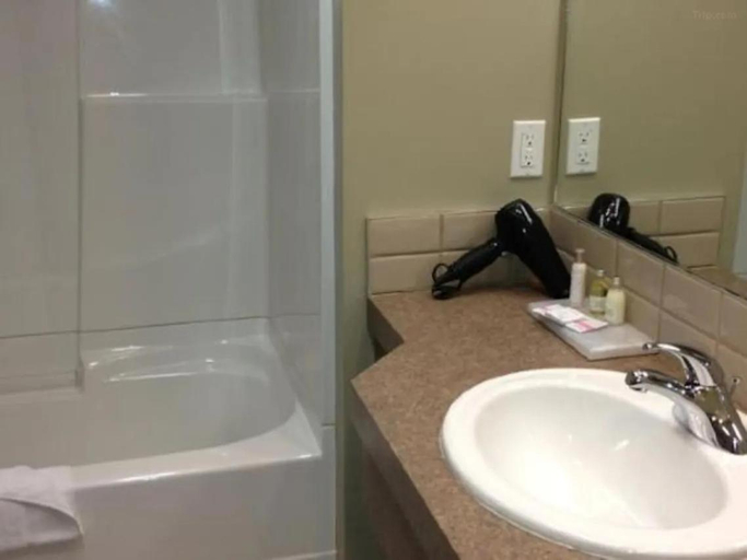 Bathroom 4, Radisson Hotel Fort St. John, Peace River