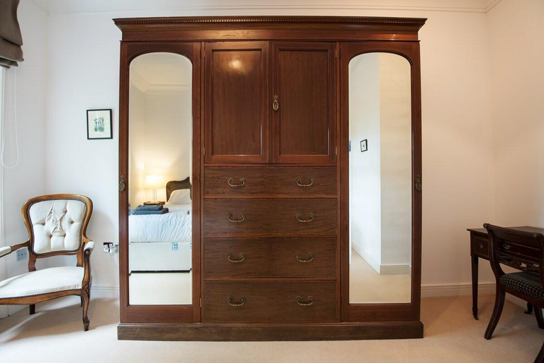Others 5, Apartment 4 - The Grove, Durham