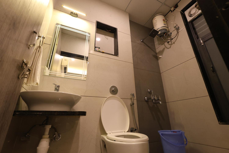 Bathroom 5, The Tri Arrow, Sikar