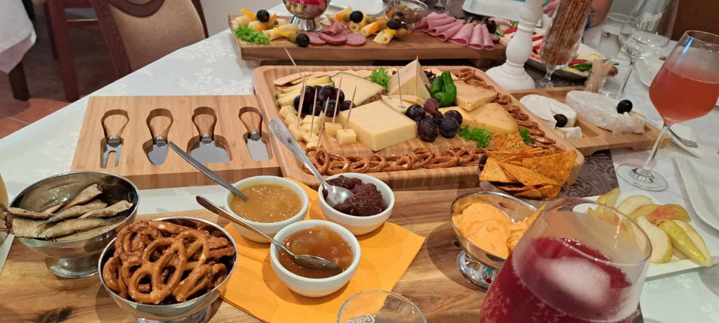 Food & Drinks
