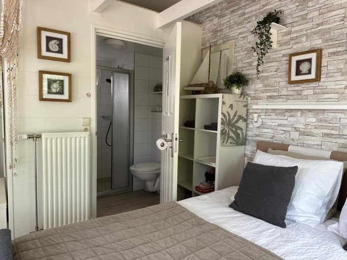 Bedroom 2, Coast Holiday Appartements, Harenkarspel