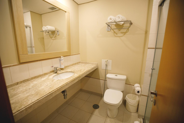Bathroom 5, Comfort Suites Londrina, Londrina