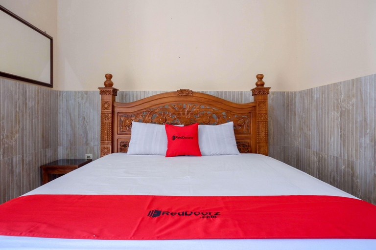 Bedroom 2, RedDoorz near Lokawisata Baturaden, Banyumas