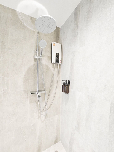Bathroom 16