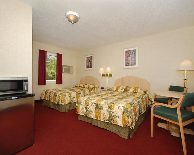 Bedroom 4, Rodeway Inn (Dillsburg), York