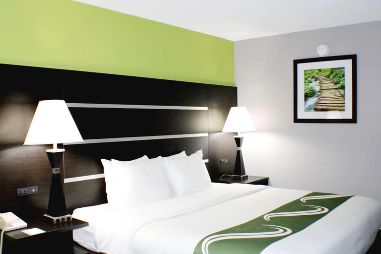Bedroom 4, Quality Inn & Suites Bedford, Lawrence