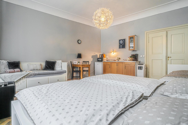 Room 2, 1 Bed Flat - Sleeps 3 - Pets - Wifi, Praha 1