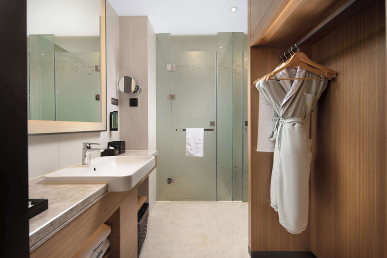 Bathroom 3, Hampton by Hilton Nanning Jiangnan, Nanning