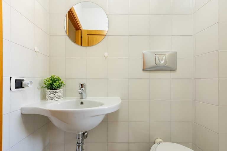 Bathroom 3, Fior Di Loto Central, Cagliari