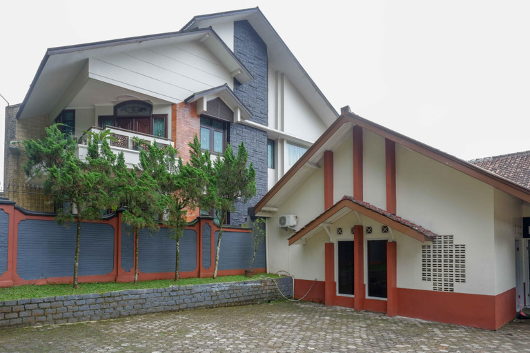 Exterior & Views 2, RedDoorz near Lokawisata Baturaden 2, Banyumas