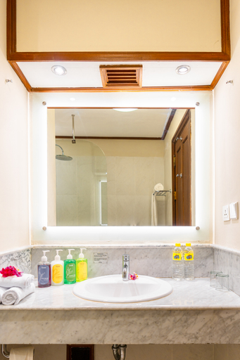 Bathroom 15