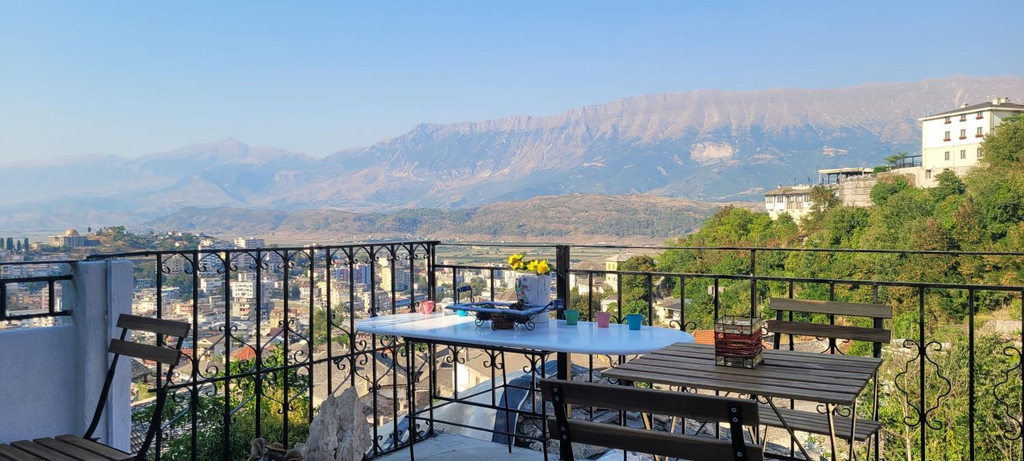 Others 3, Guest House Emily, Gjirokastrës