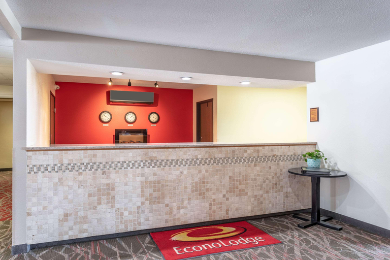 Public Area 2, Budget Inn, Tompkins
